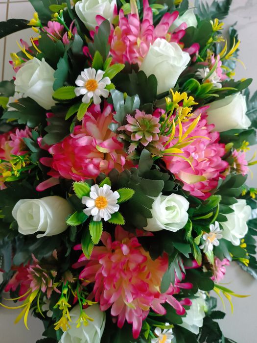 Duża wiązanka na cmentarz