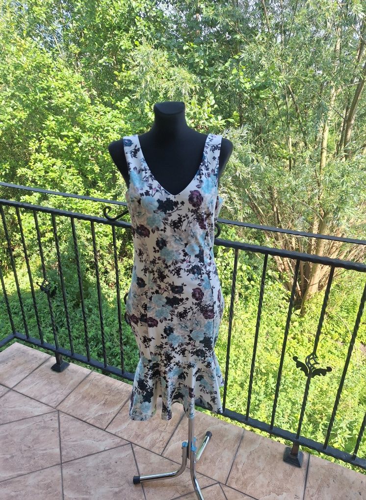 Piękna sukienka midi Asos rozmiar M 38