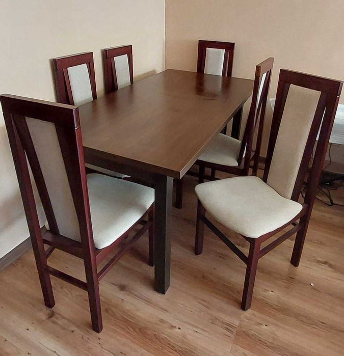 Stół z krzesłami, orzech