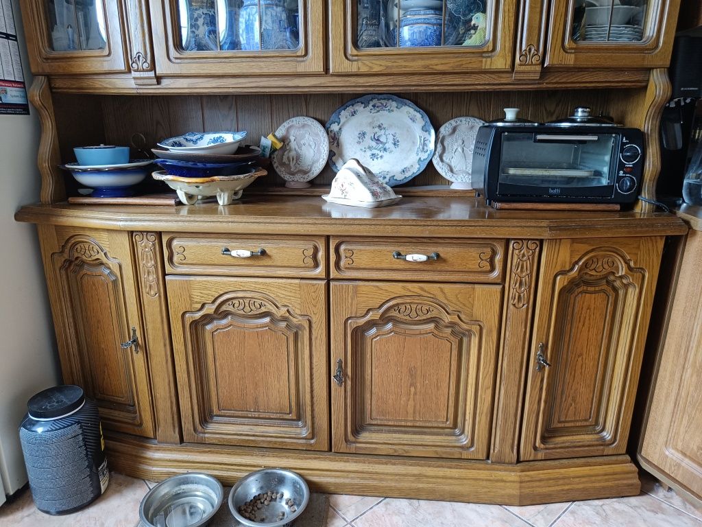 Kredens kuchenny z witryną