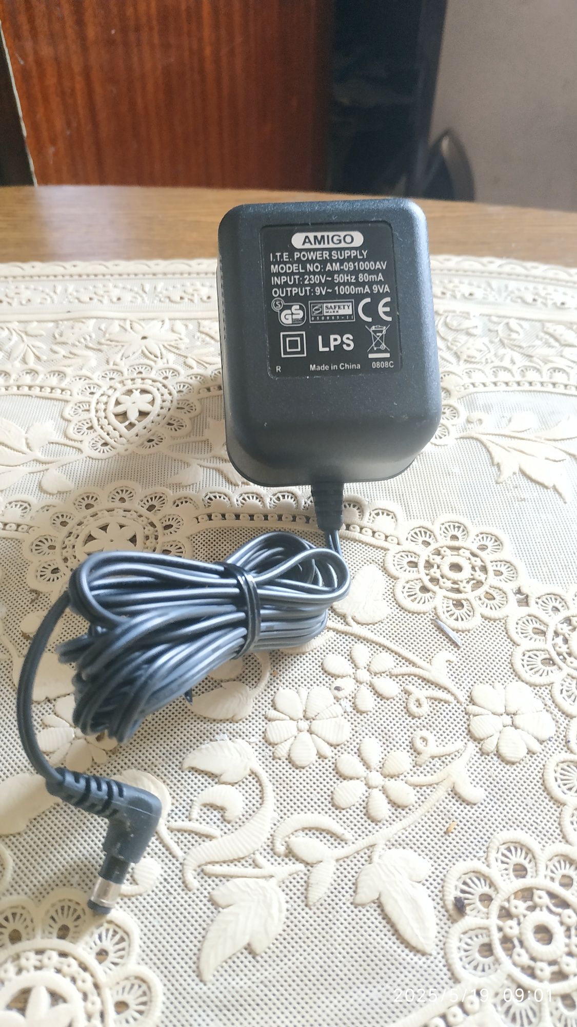 Блок питания 9V 1000ma новый