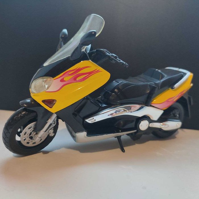 Іграшка скутер / мотоцикл (19 х 10 см), пластик