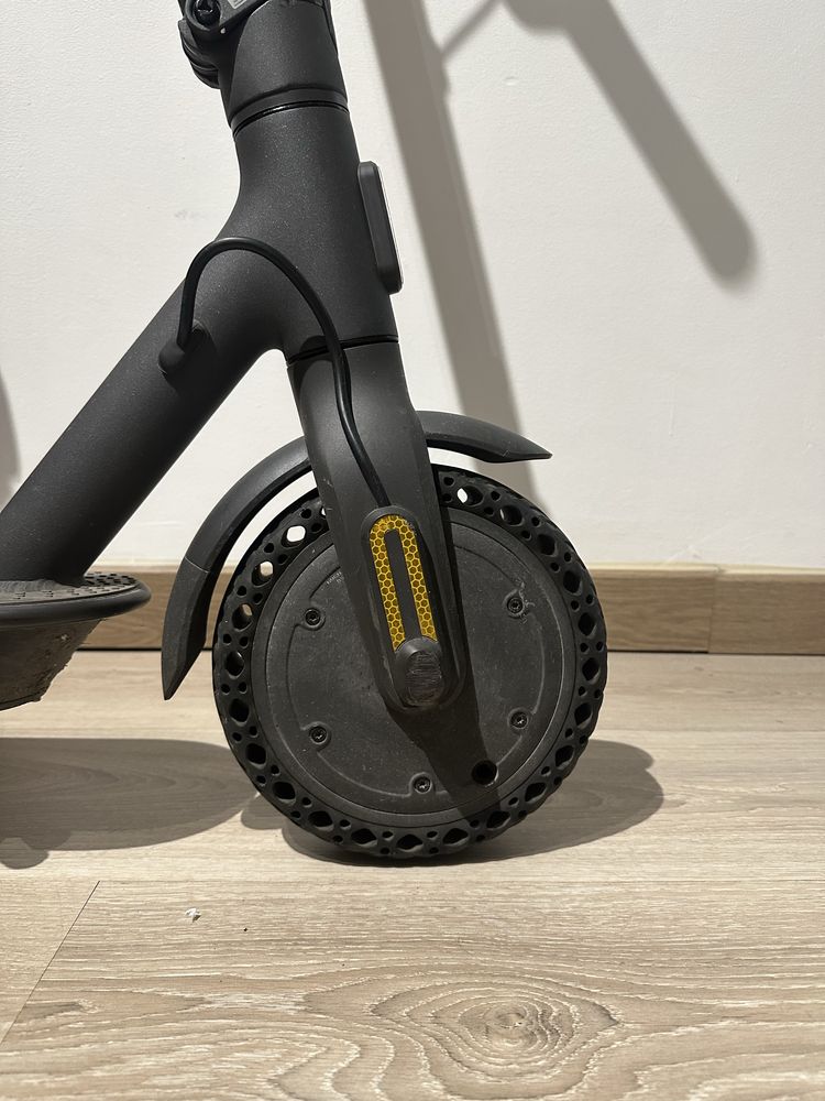 Mi Electric Scooter Essential + Capacete