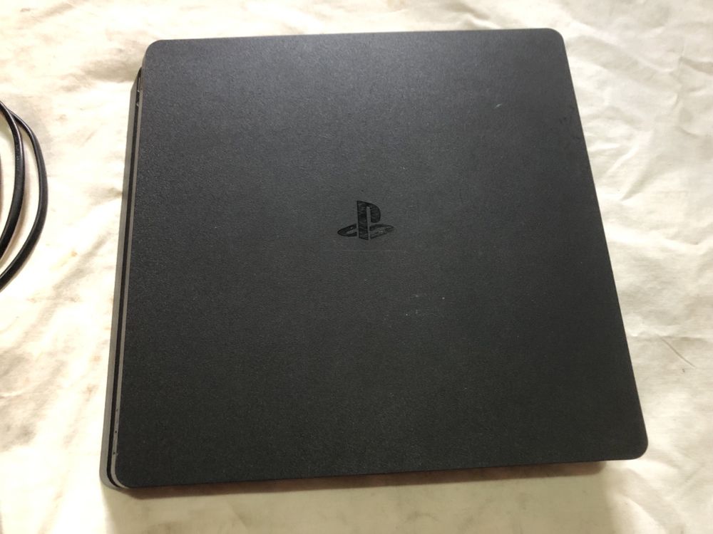 konsola ps4 slim 1TB, fifa20+pad