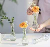 Zestaw 12 szklanych wazonów