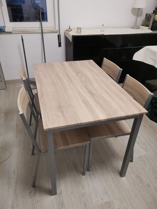 Mesa e 4 cadeiras
