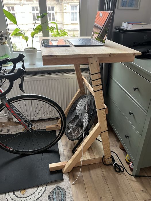 Stolik pod trenazer