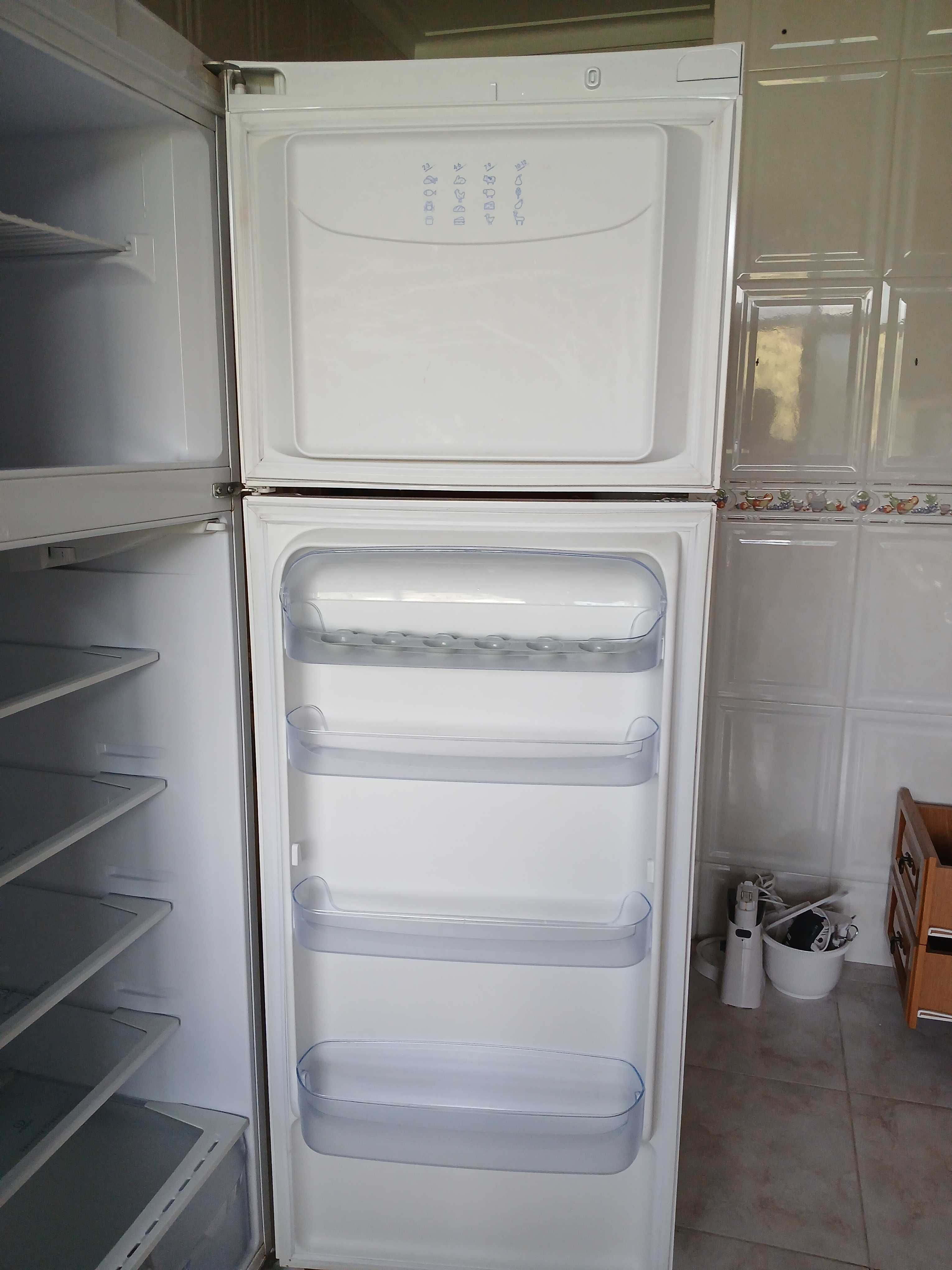 Frigorífico Indesit