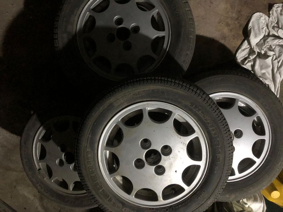 jantes com pneus  de golf 1 e pneus 1