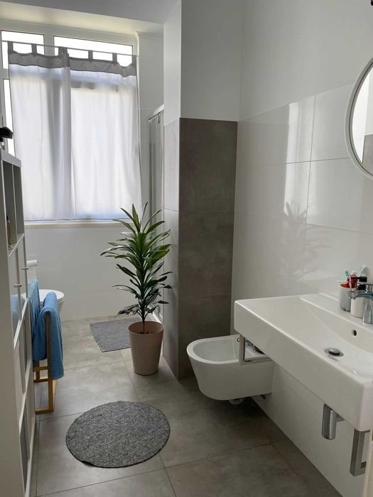 T2 a 9 minutos a pé do metro, muito bom estado, luminoso