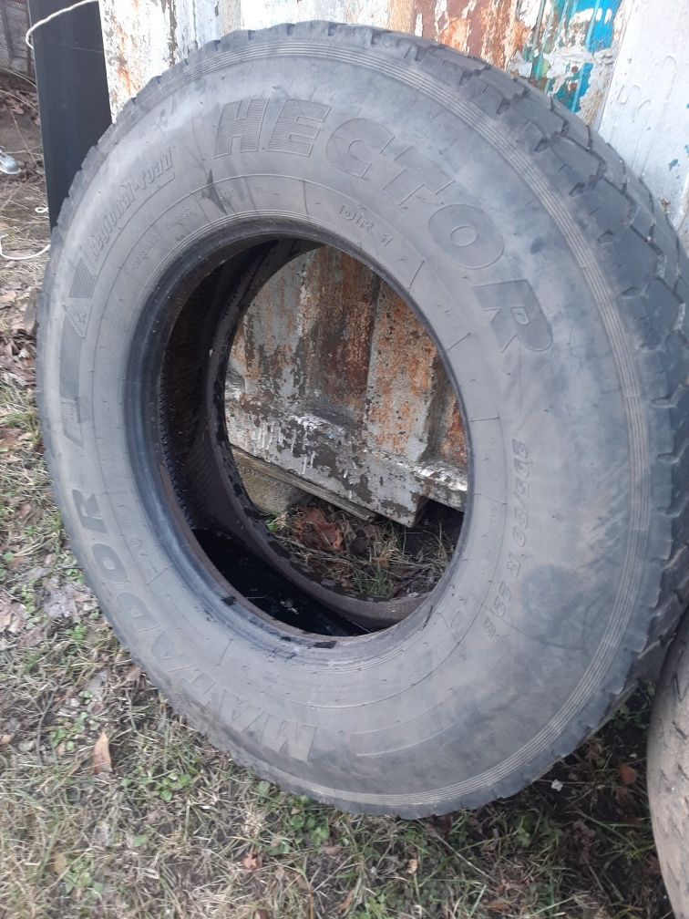 Вантажні шини 2шт 295/80 R 22.5 Продам не дорого