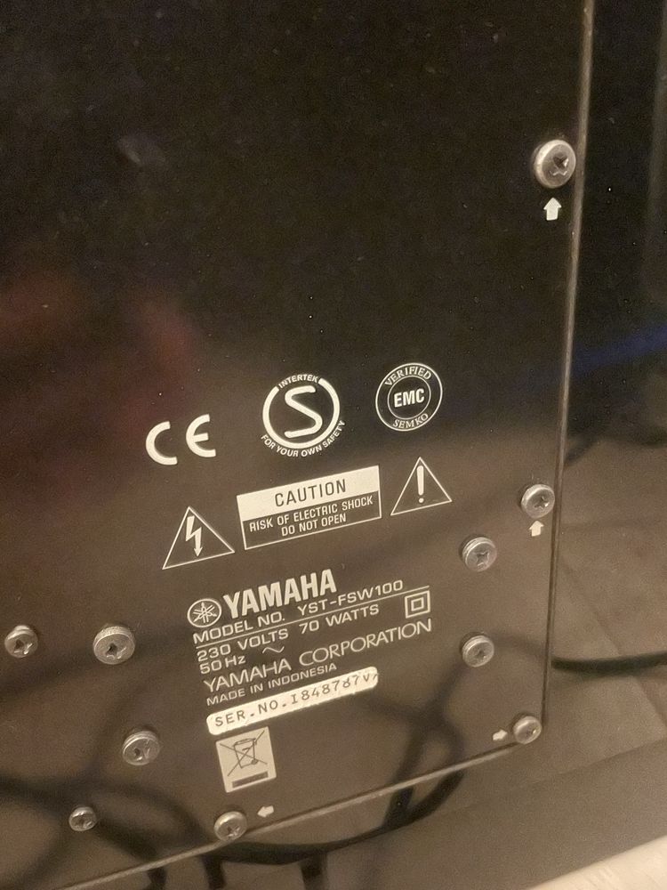 Kinodomowe Yamacha RX-V367 z kolumnami i subwoferem