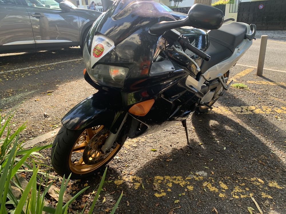 Vfr 800 fi 99 bom estado. Ou troco por carrinha