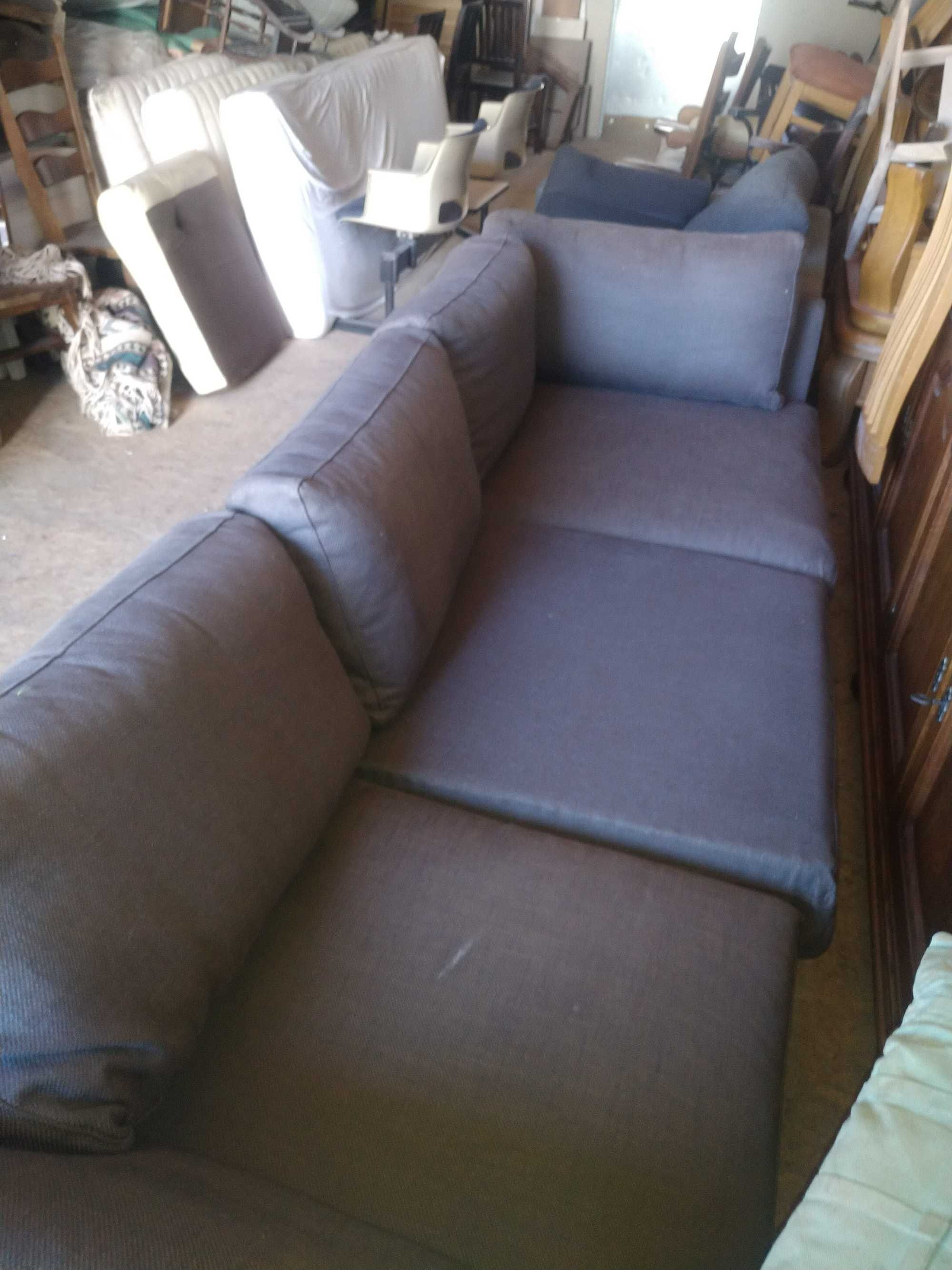 bardzo wygodna szara sofa