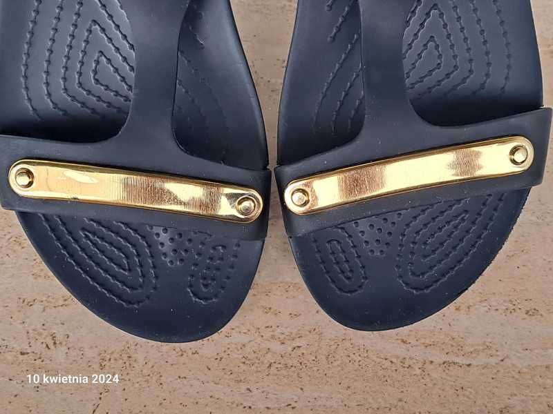 Crocs Serena Metallic Bar Sandal W Gold/Black W7