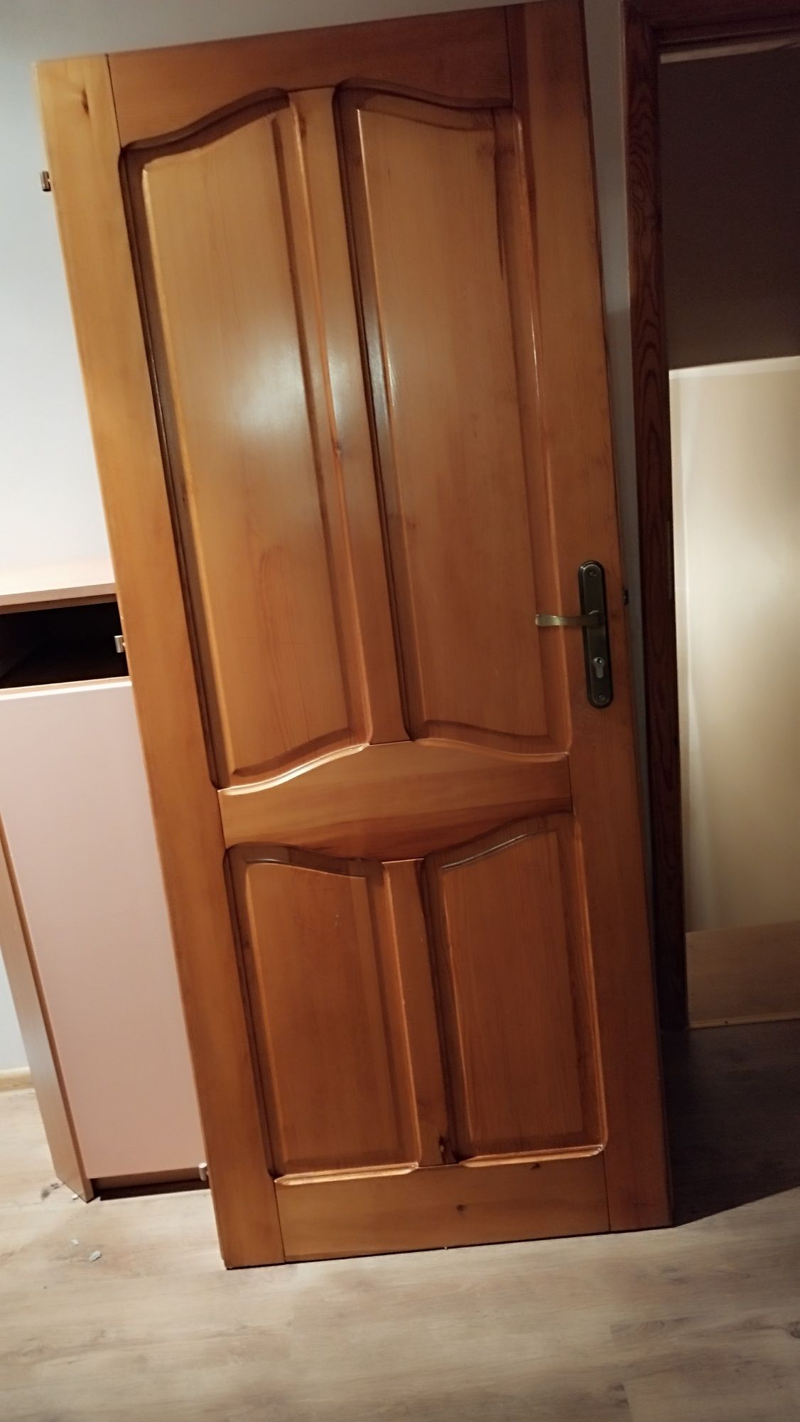 Drzwi drewniane z oscieznicami