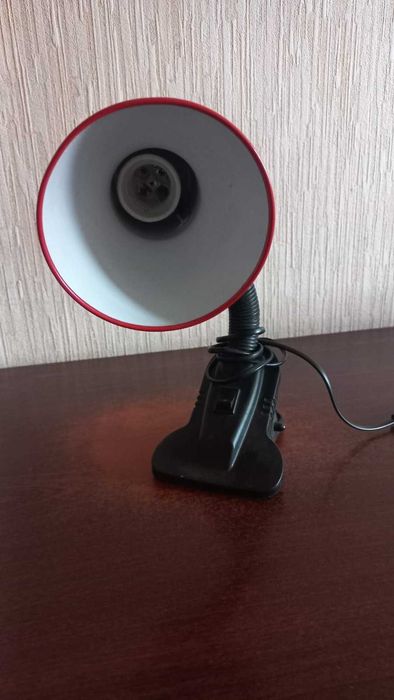 Продам  електричну лампу "кліпсу"