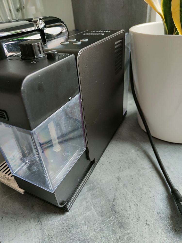 Ekspres Do Kawy DeLonghi EN520.DB z dwoma pojemnikami na kapsułki
