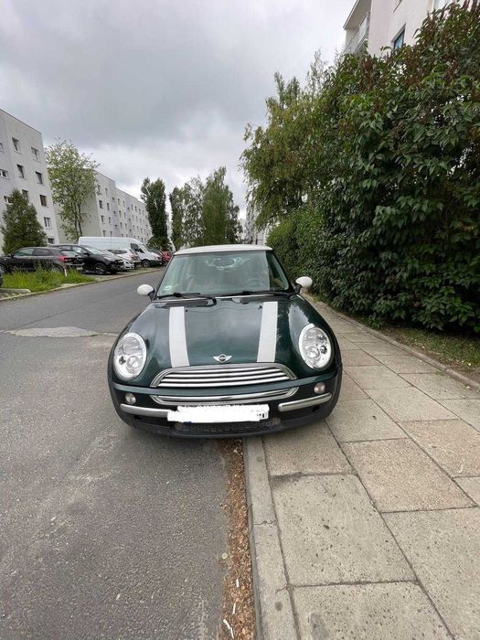 Mini Cooper w całości z przeznaczeniem na części