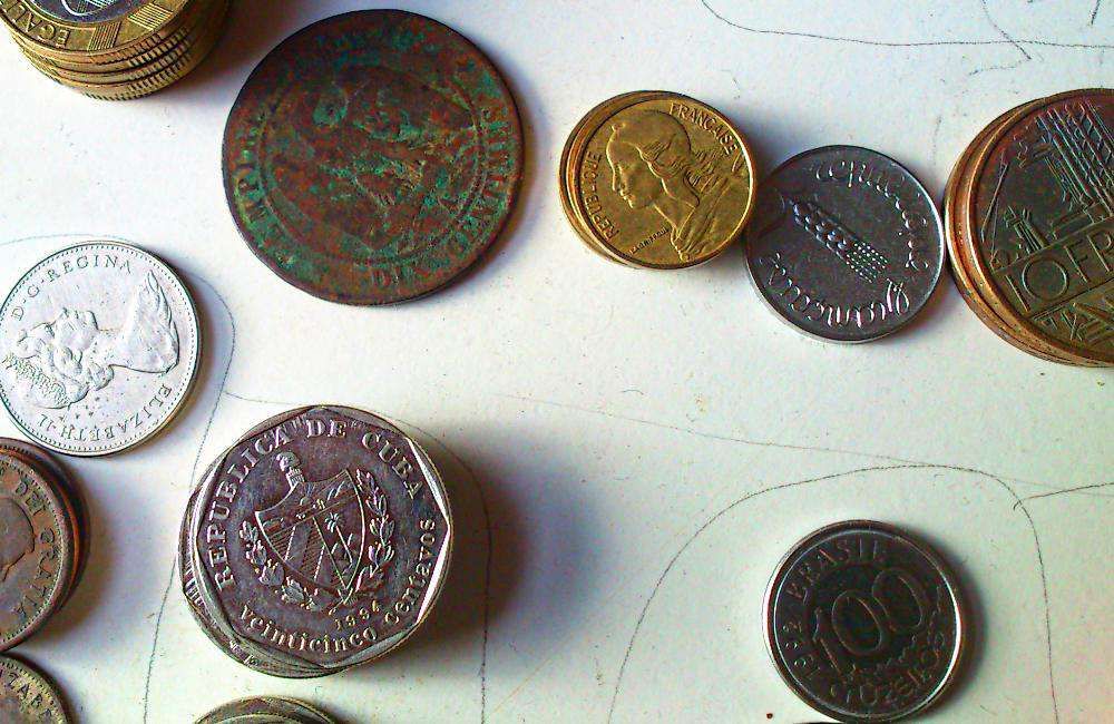 323 moedas estrangeiras (26 países)