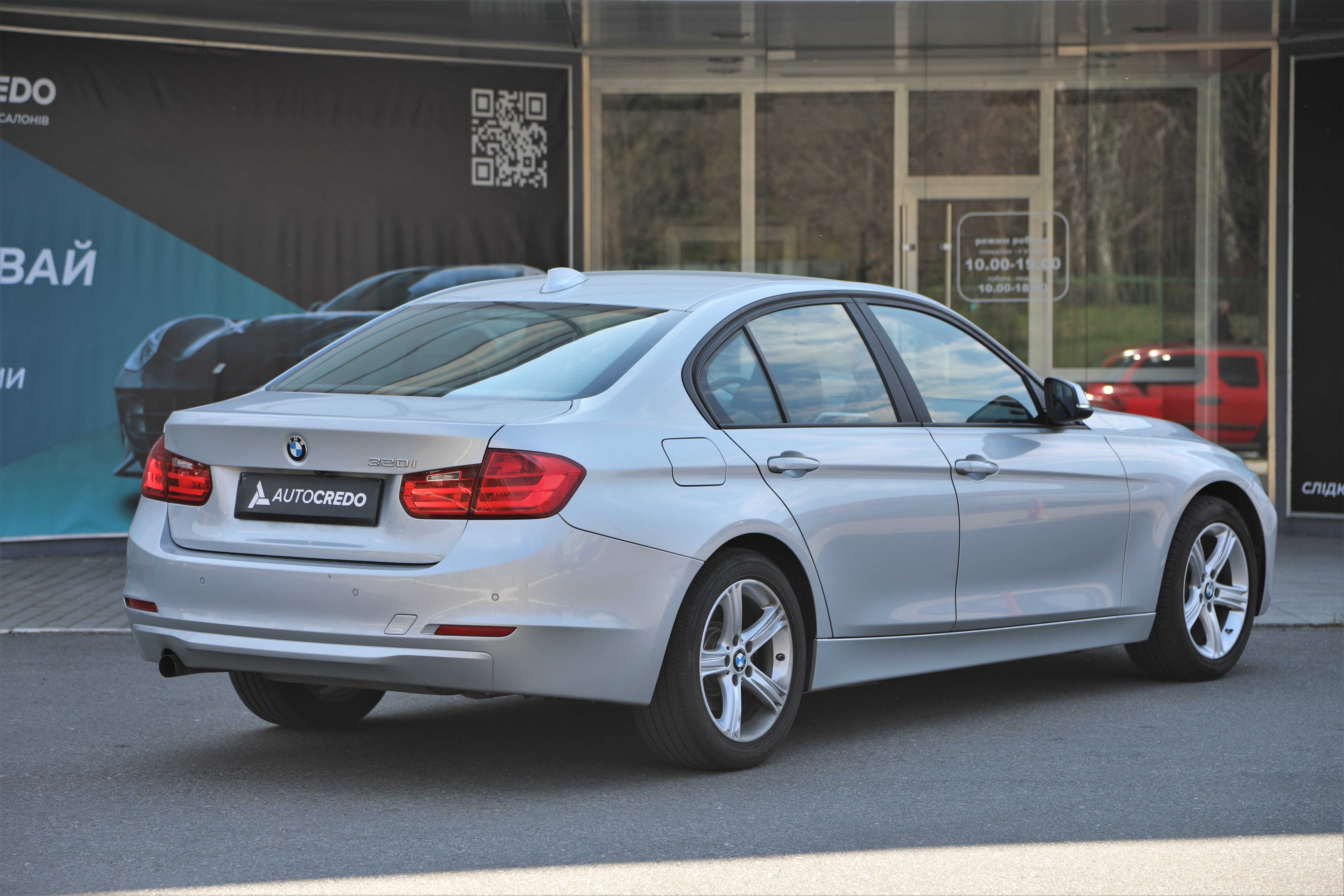 BMW 320i 2014 року