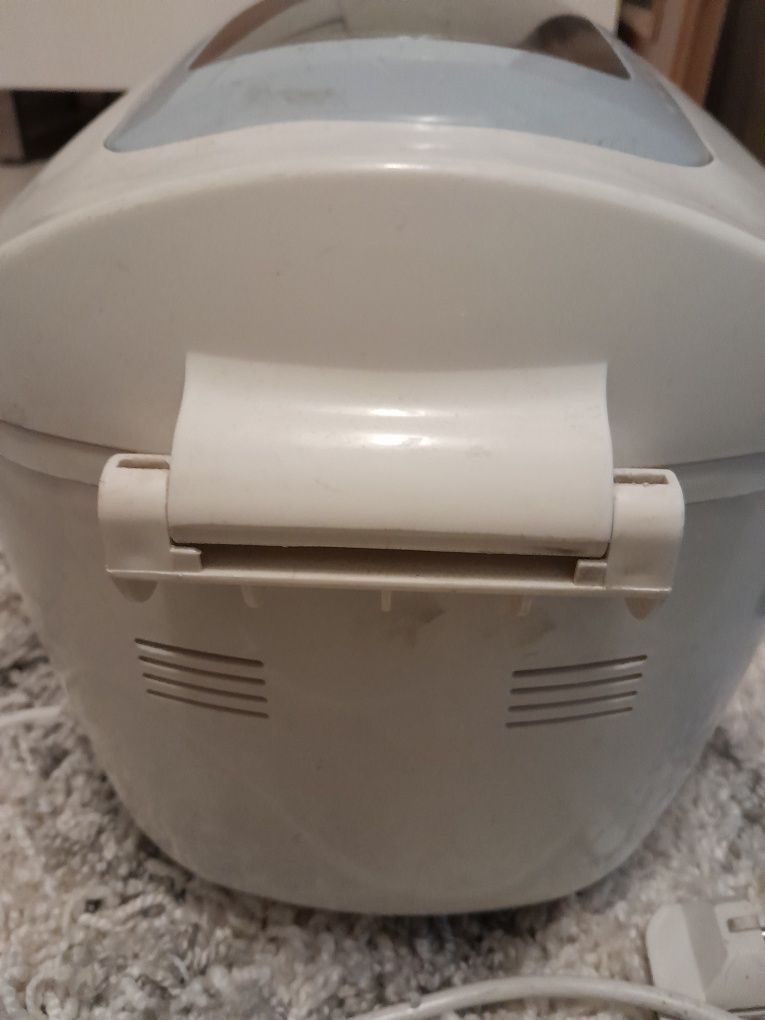 Robot do pieczenia chleba i ciasta