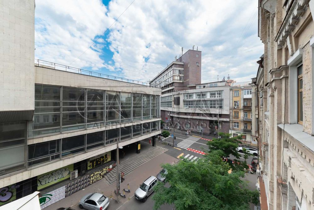 Продаж 5к квартири музею у центрі - Львівська площа - Пейзажна алея