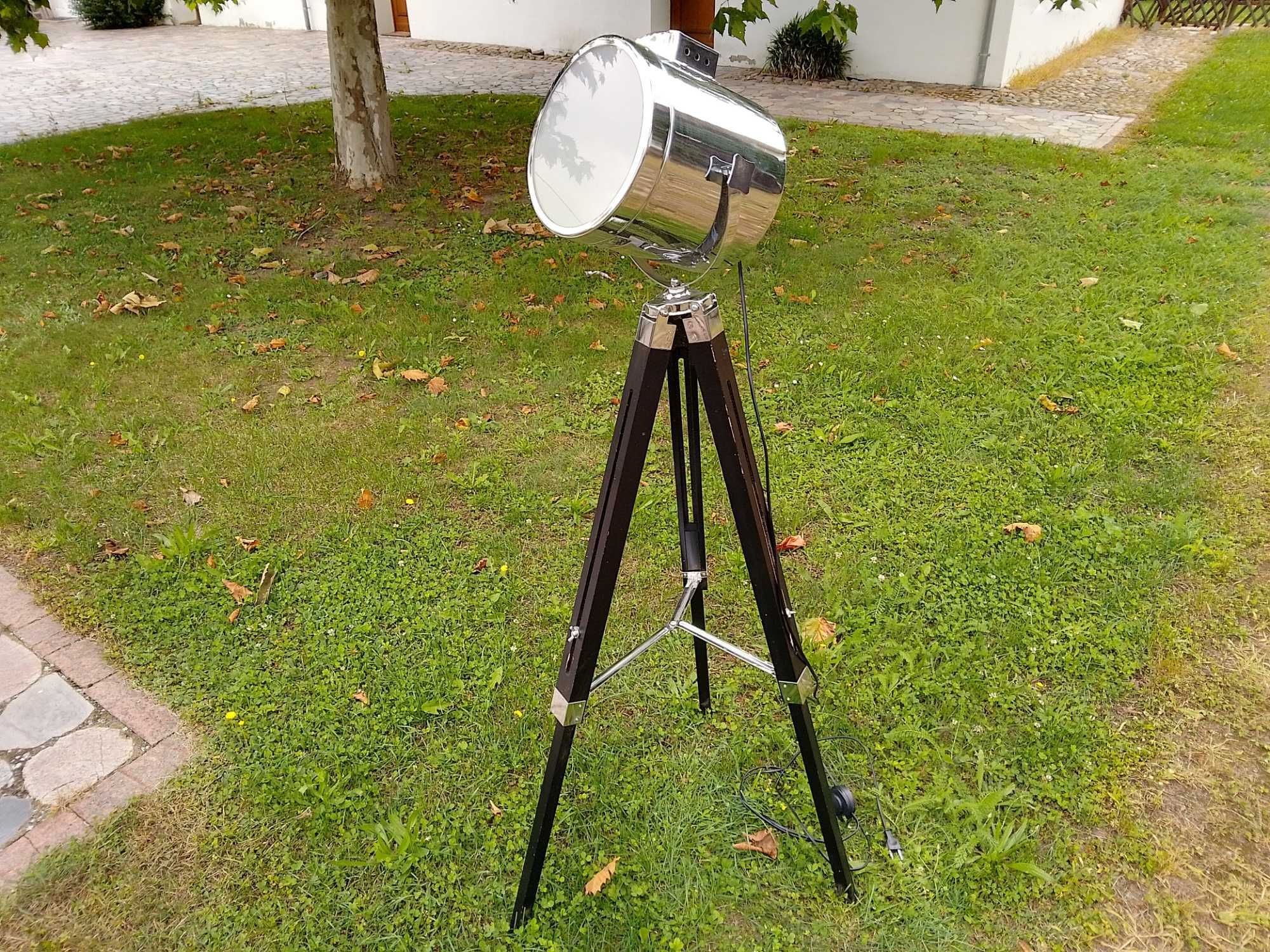 Lampa na statywie tripod loft