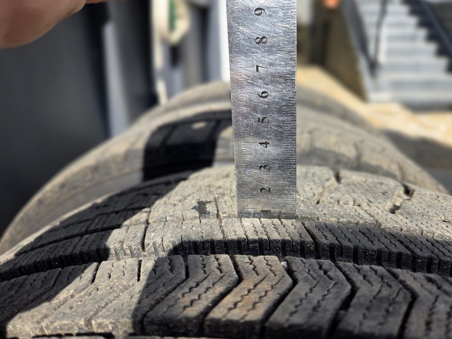 Шини комплект  245/45 R18 Bridgestone Blizzak VRX 20 рік протектор 8мм