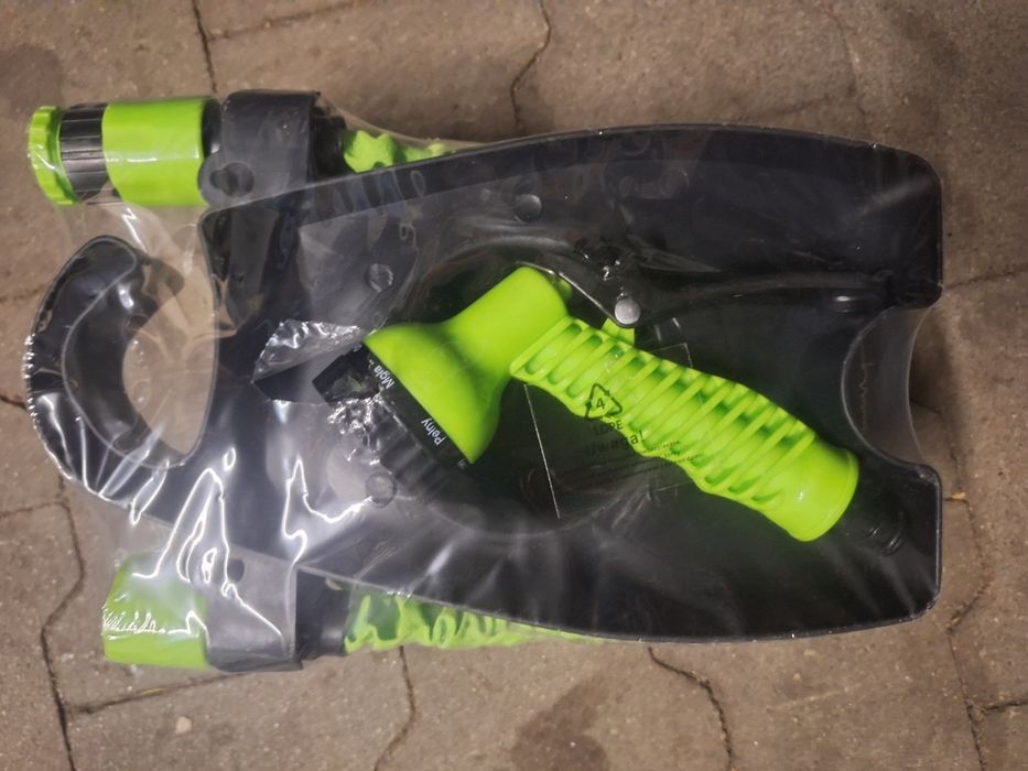 Wąż ogrodowy na stojaku ze zraszaczem  15m