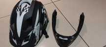 Kask rowerowy z otwierana szczeka