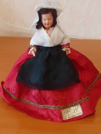 Винтажная сувенирная кукла в оригинальном головном уборе