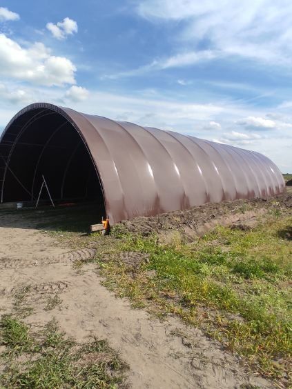 Plandeki na hale lukowe i namioty