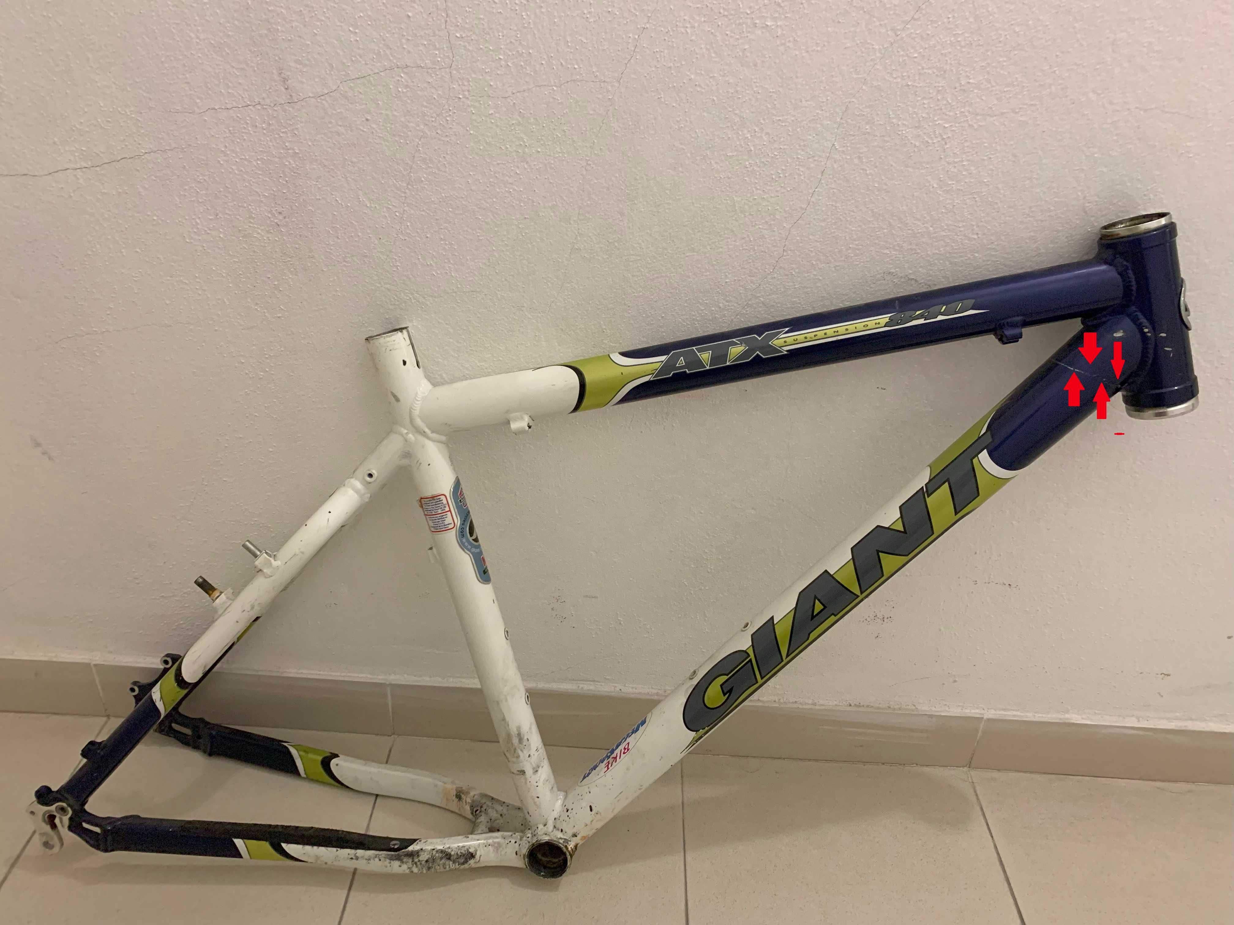 Quadro de Bicicleta em Alumínio - GIANT 840 ATX - Aro 26" - Rachado