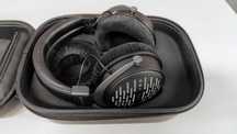 Beyerdynamic DT 1990 Pro + 4 pady + 5 kabli + 2 sztywne etui + stojak