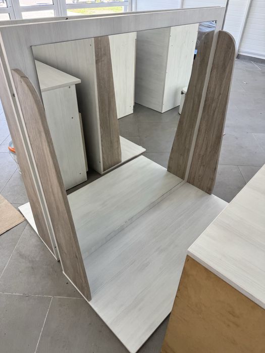 Шкаф дзеркало перукарський офісний