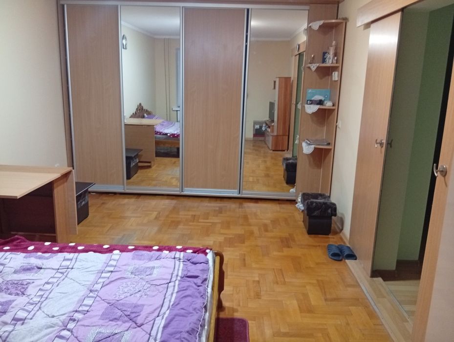 Здається місце в кімнаті