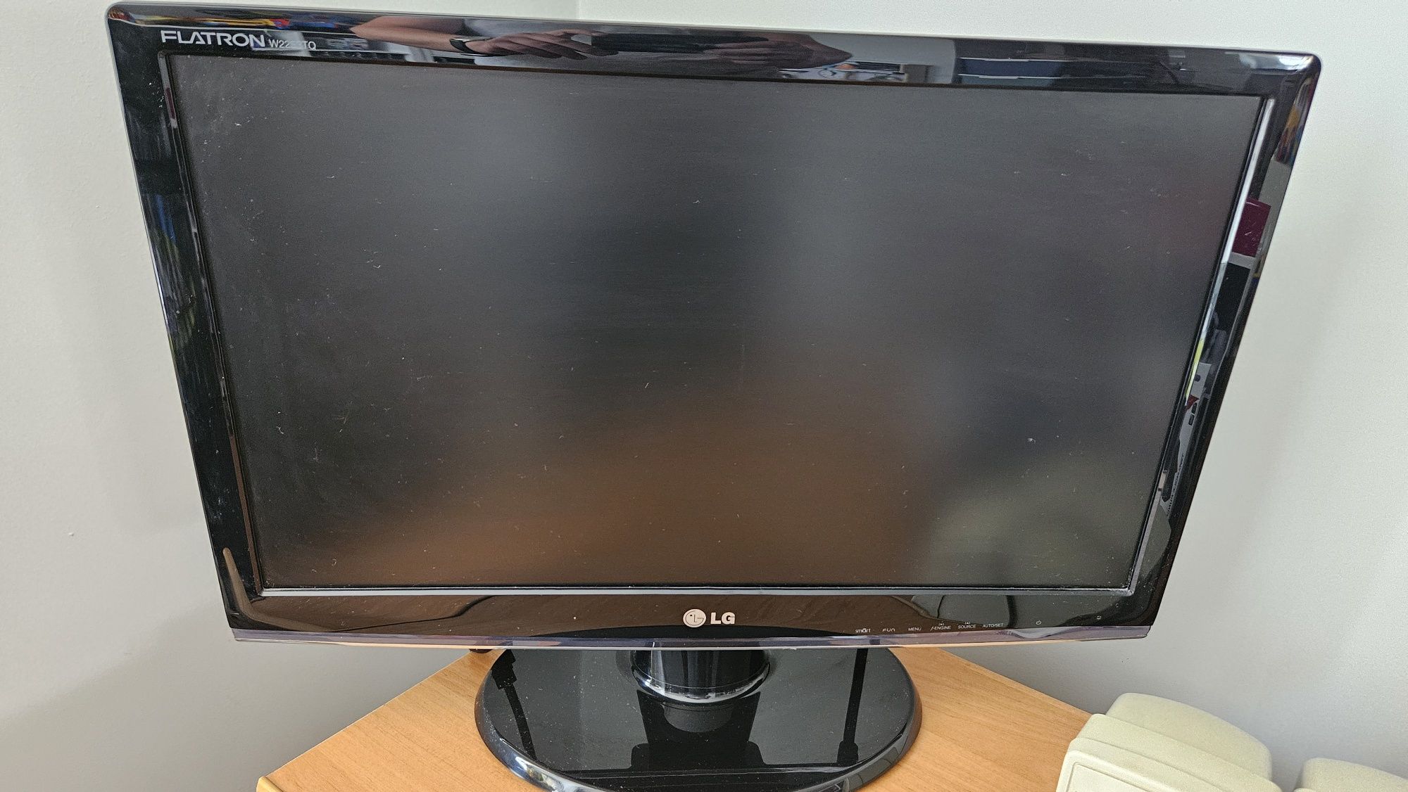 Monitor LG W2253TQ
