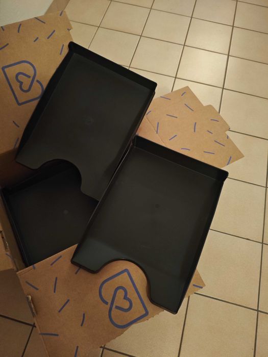 Tabuleiros para papéis - 9 tabuleiros por 12€.