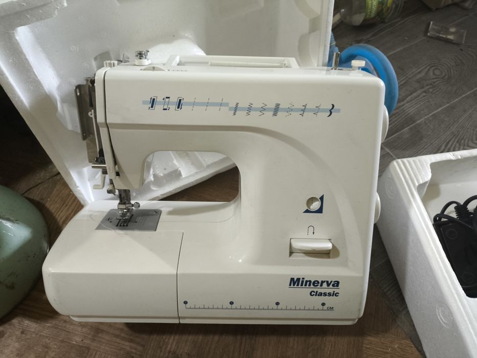 Продам швейную машину Minerva classic