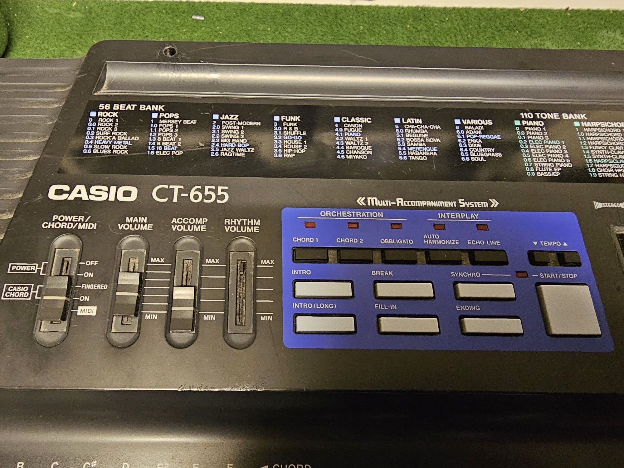Organy CASIO CT-655 ze stojakiem.