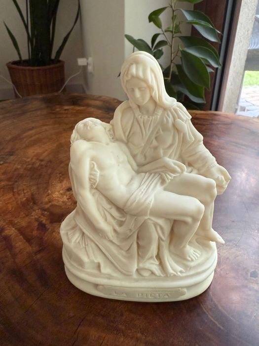 Sprzedam replikę rzeźby Michała Anioła La Pieta