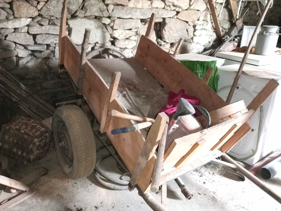 Carroça antiga usada na agricultura