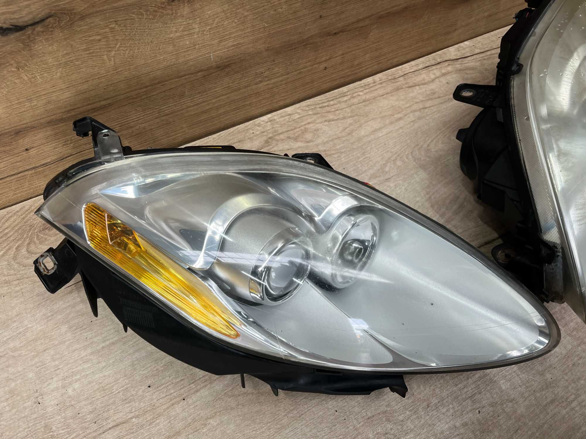 Lampa/reflektor przedni lewy prawy Fiat Bravo II Xenon