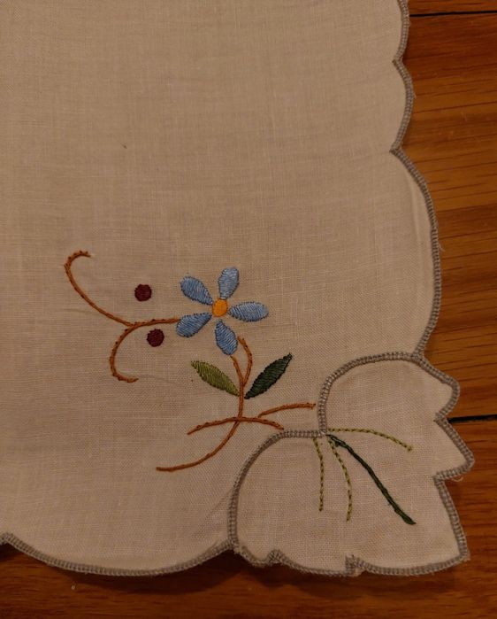 Toalha de algodão bordada e guardanapos