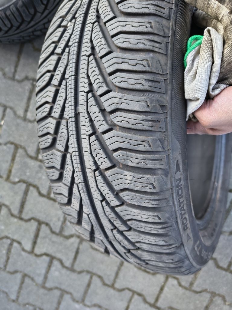 Opony zimowe Uniroyal 215/55 R17 V XL MS Plus 77