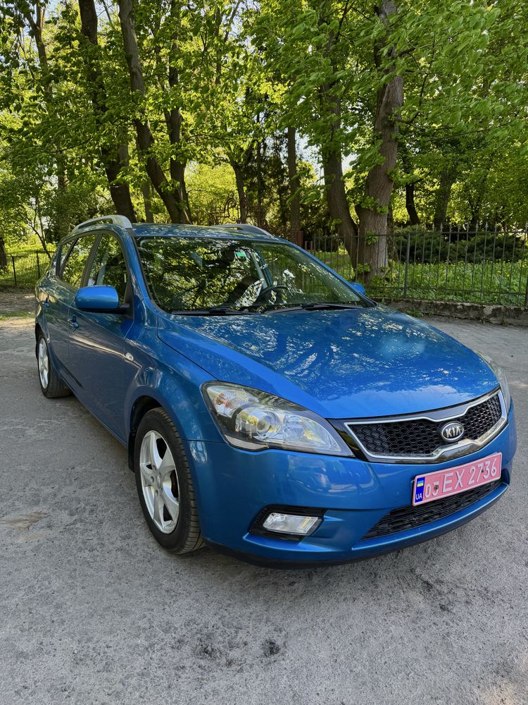 KIA Ceed 2012  хароший надійний автомобіль