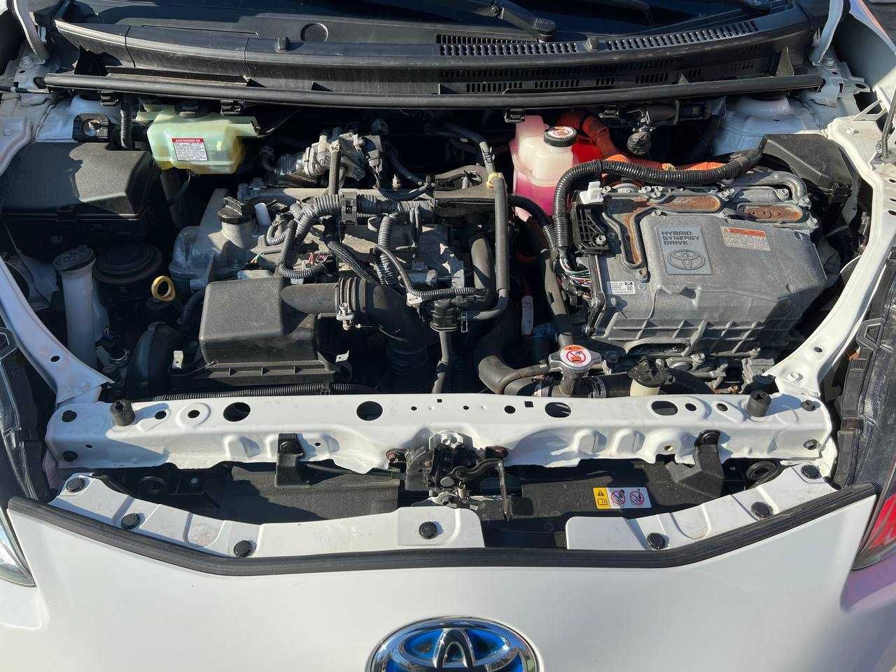 Toyota Prius-C (Aqua) Пріус 2018р гібрид автомат