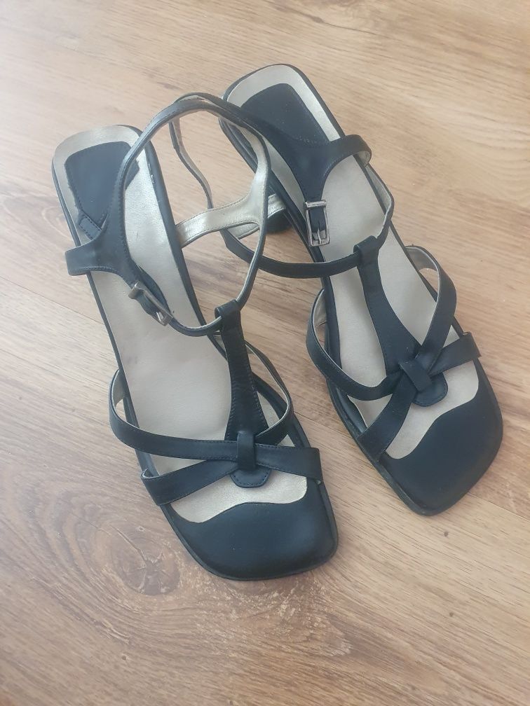 Czarne eleganckie sandałki 39