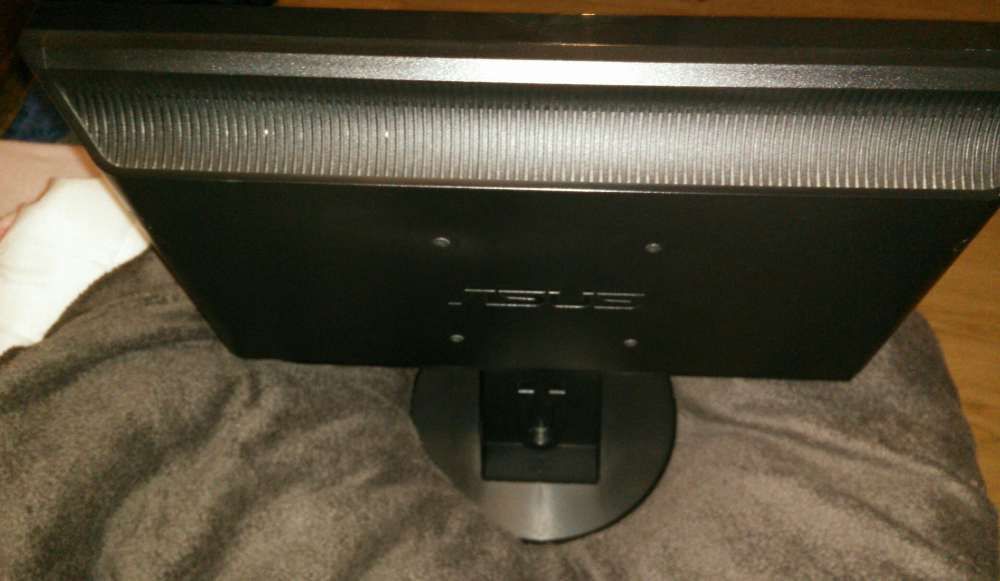 Monitor LCD Asus 19' VGA + Adaptador dvi ou hdmi